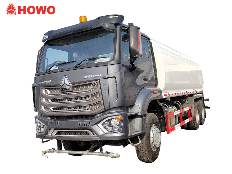 HOWO NX Heavy-duty Water Spray Truck