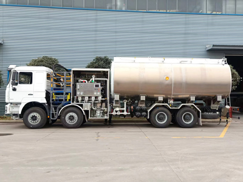 HOWO 12 wheeler aviation jet refuler for sale