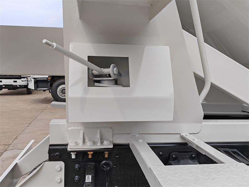 Sinotruk HOWO Light Duty 5cbm Concrete Mixer Truck