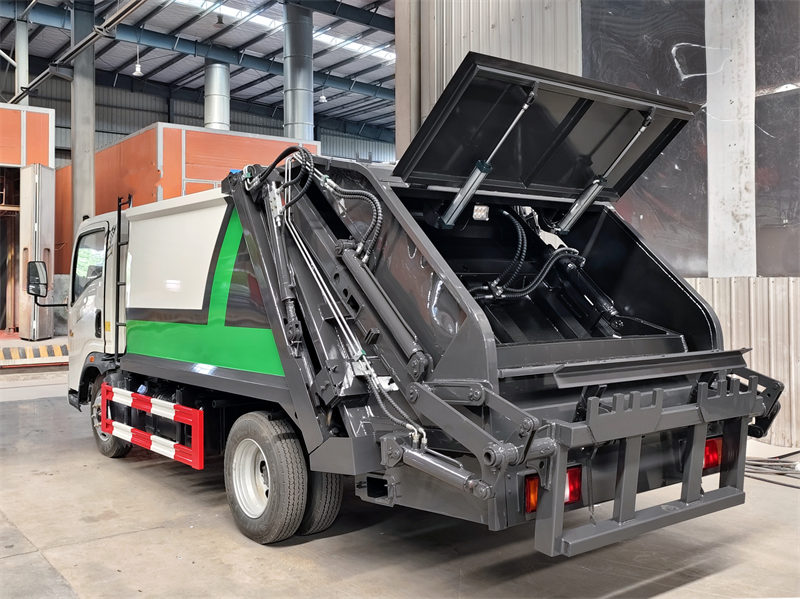 HOWO 6CBM garbage compactor vehicle