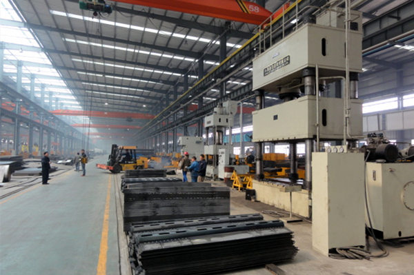 Flatbed semi-trailer factory