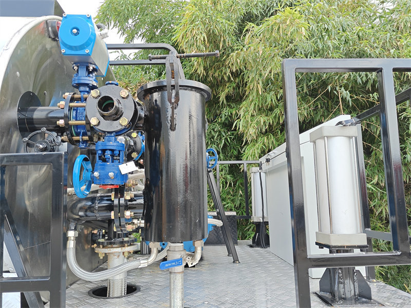 Howo 5cbm bitumen sprayer truck