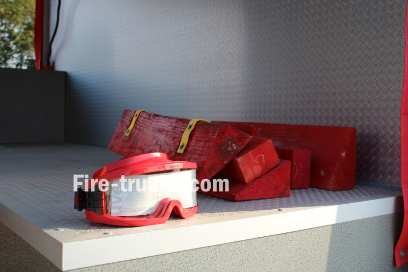 HOWO BRAND Fire Fighting Truck rescue equipment list