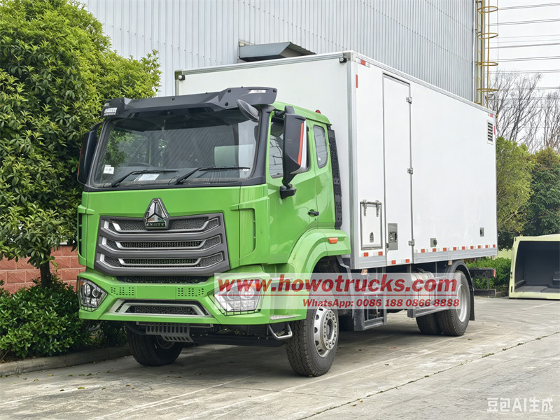 HOWO NX tree cutting lorry truck HOWO NX tree cutting lorry truck