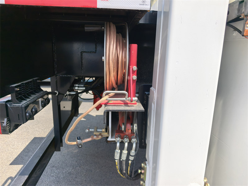 HOWO light 18m aerial platform truck