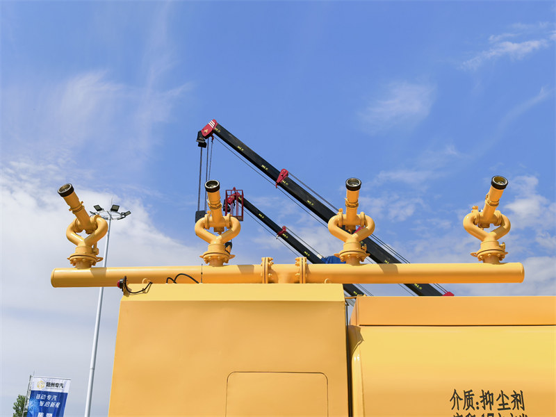HOWO water tank truck